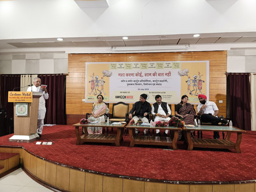 नशे के खिलाफ बच्चों ने खींचे रचनात्मक कार्टून, सम्मानित हुए विजेता